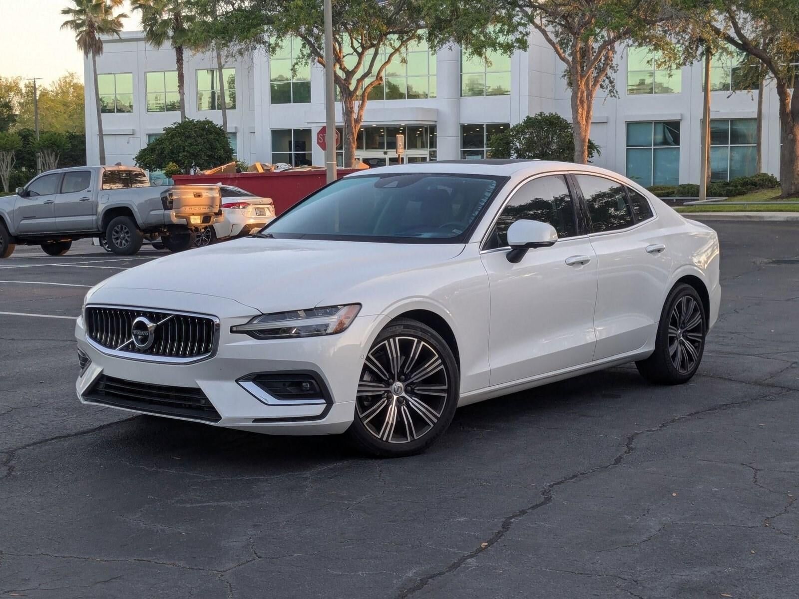2022 VOLVO S60