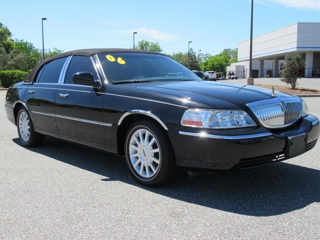 2006 LINCOLN Town Car