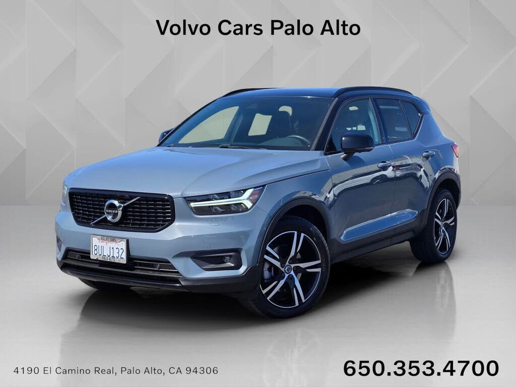 2021 VOLVO XC40