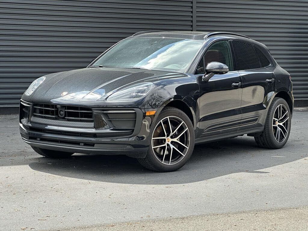 2025 PORSCHE Macan