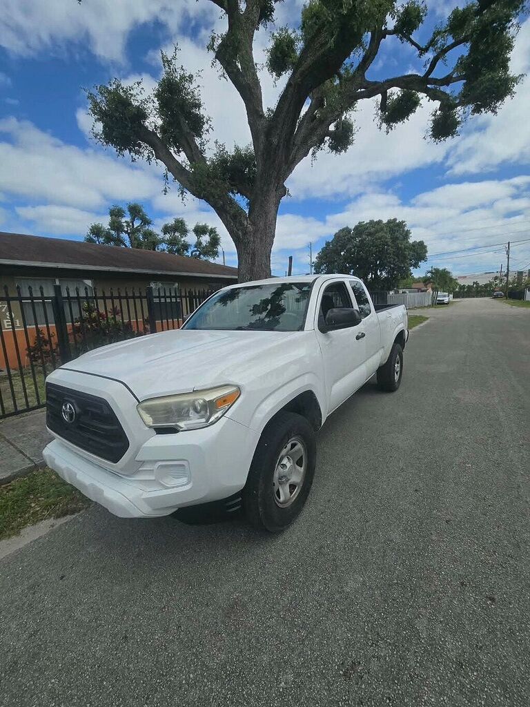 2017 TOYOTA Tacoma