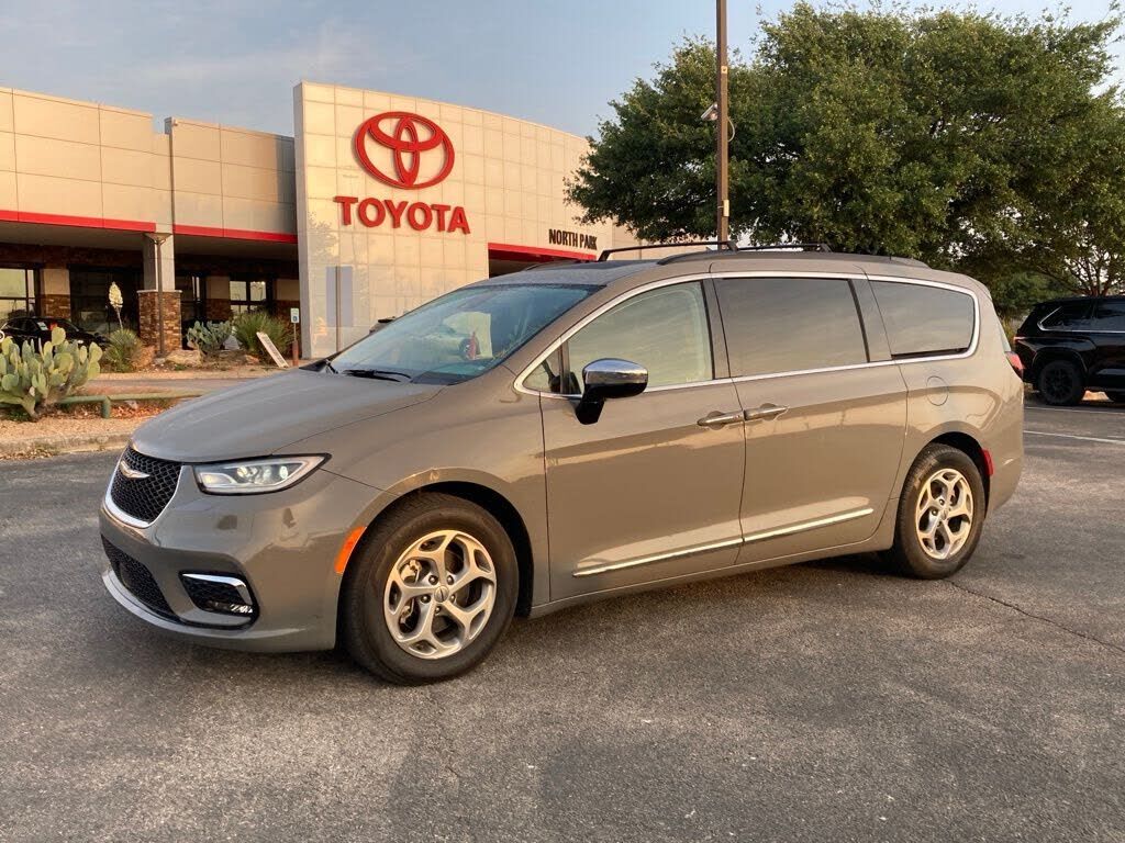 2023 CHRYSLER Pacifica