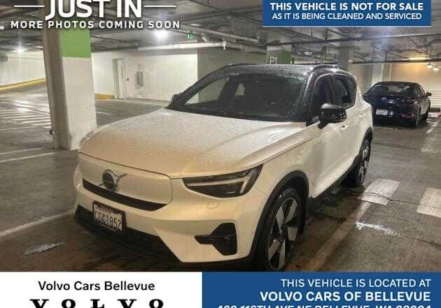 2023 VOLVO XC40