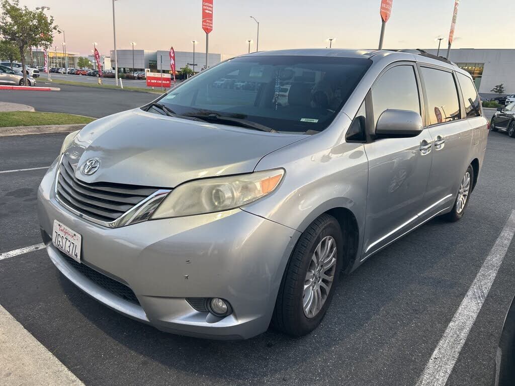2013 TOYOTA Sienna