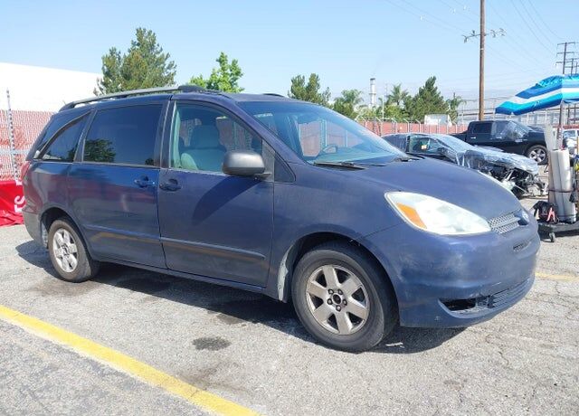 2004 TOYOTA Sienna