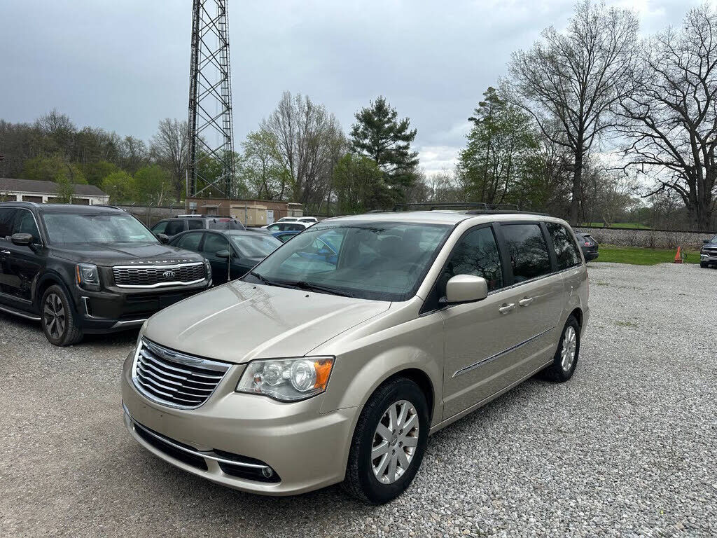 2013 CHRYSLER Town and Country