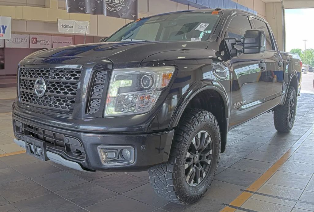2017 NISSAN Titan
