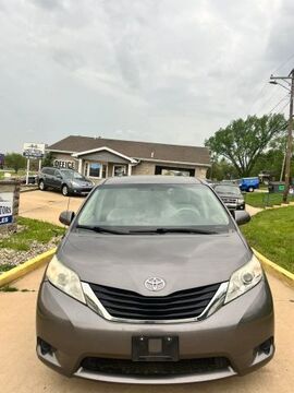 2011 TOYOTA Sienna