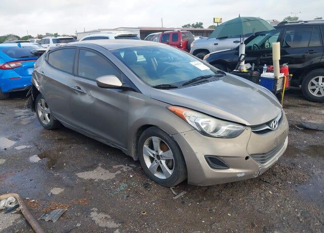 2013 HYUNDAI Elantra