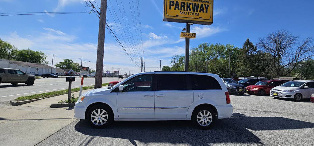 2014 CHRYSLER Town and Country