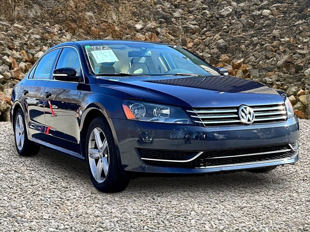 2013 VOLKSWAGEN Passat