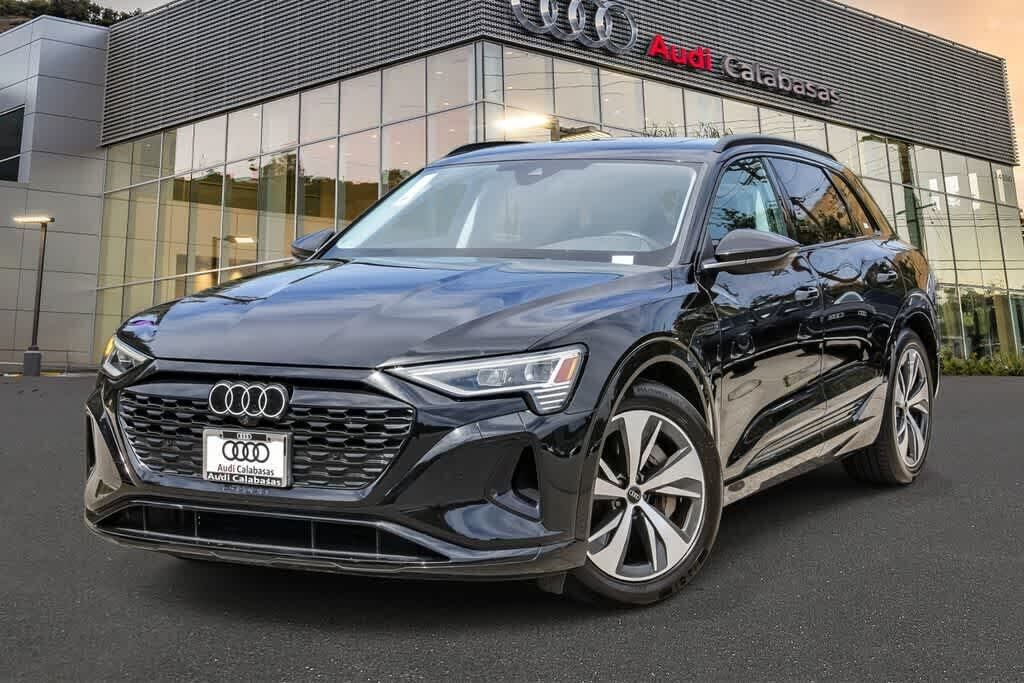 2024 AUDI Q8