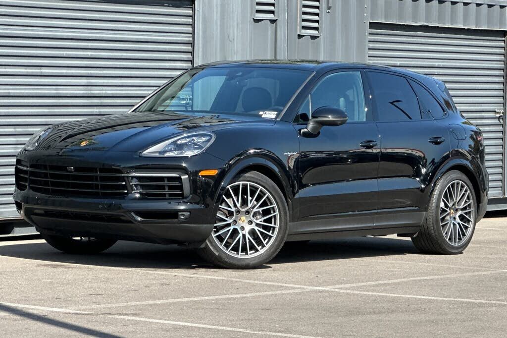 2022 PORSCHE Cayenne