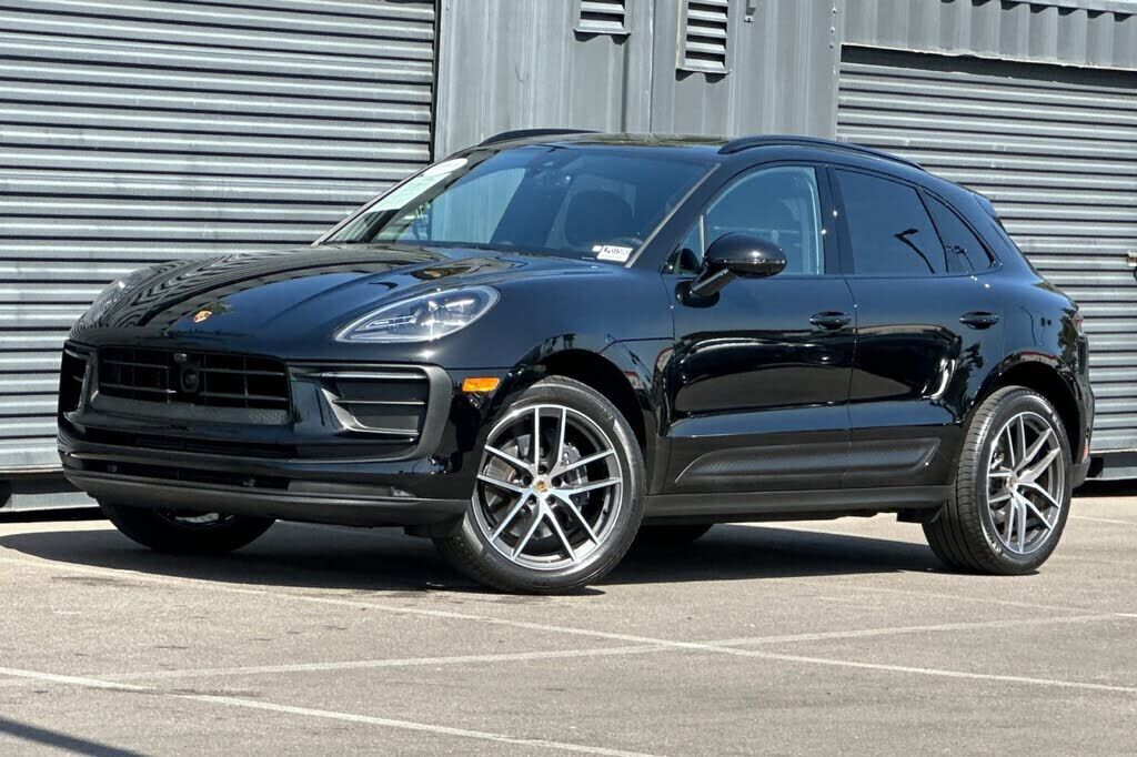 2026 PORSCHE Macan