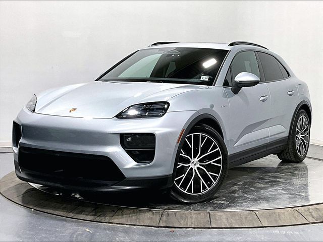 2025 PORSCHE Macan