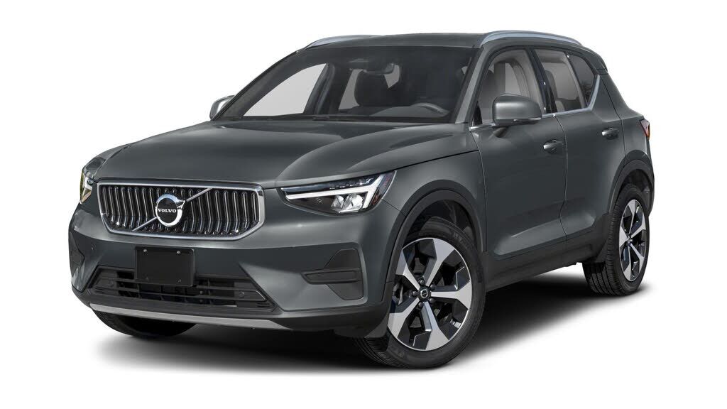 2025 VOLVO XC40