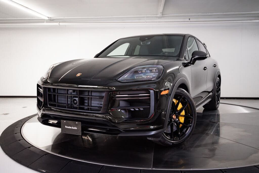 2025 PORSCHE Cayenne