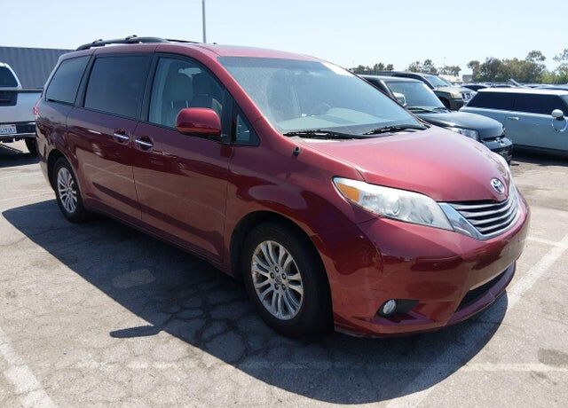 2013 TOYOTA Sienna