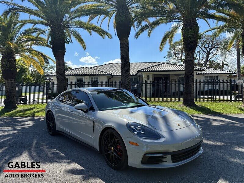 2017 PORSCHE Panamera