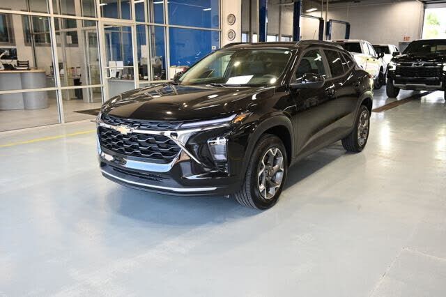 2025 CHEVROLET Trax