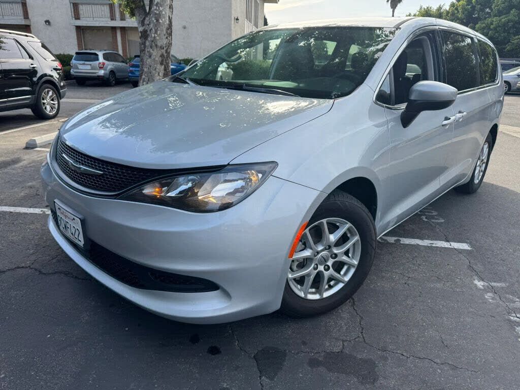 2022 CHRYSLER Voyager