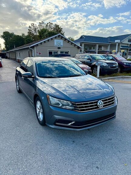 2017 VOLKSWAGEN Passat