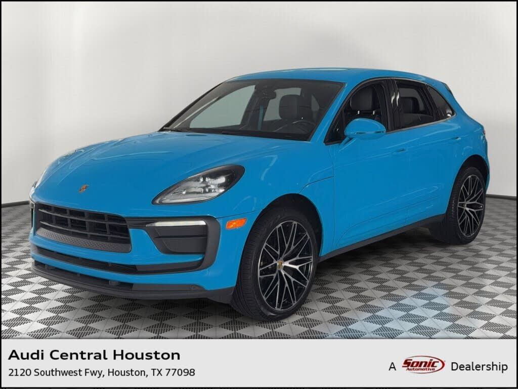 2022 PORSCHE Macan