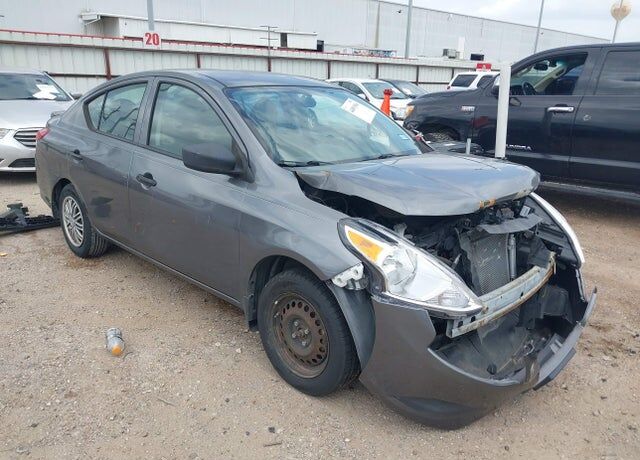 2016 NISSAN Versa