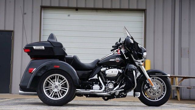 2023 HARLEY DAVIDSON FLHTCUTG / Tri Glide Ultra