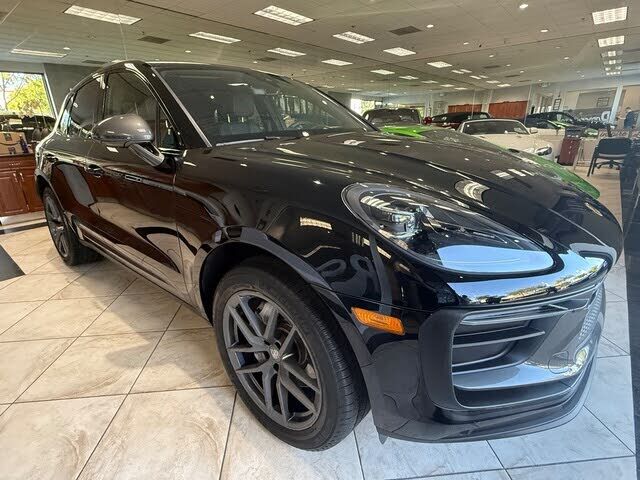 2025 PORSCHE Macan