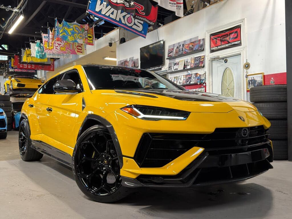 2023 LAMBORGHINI URUS
