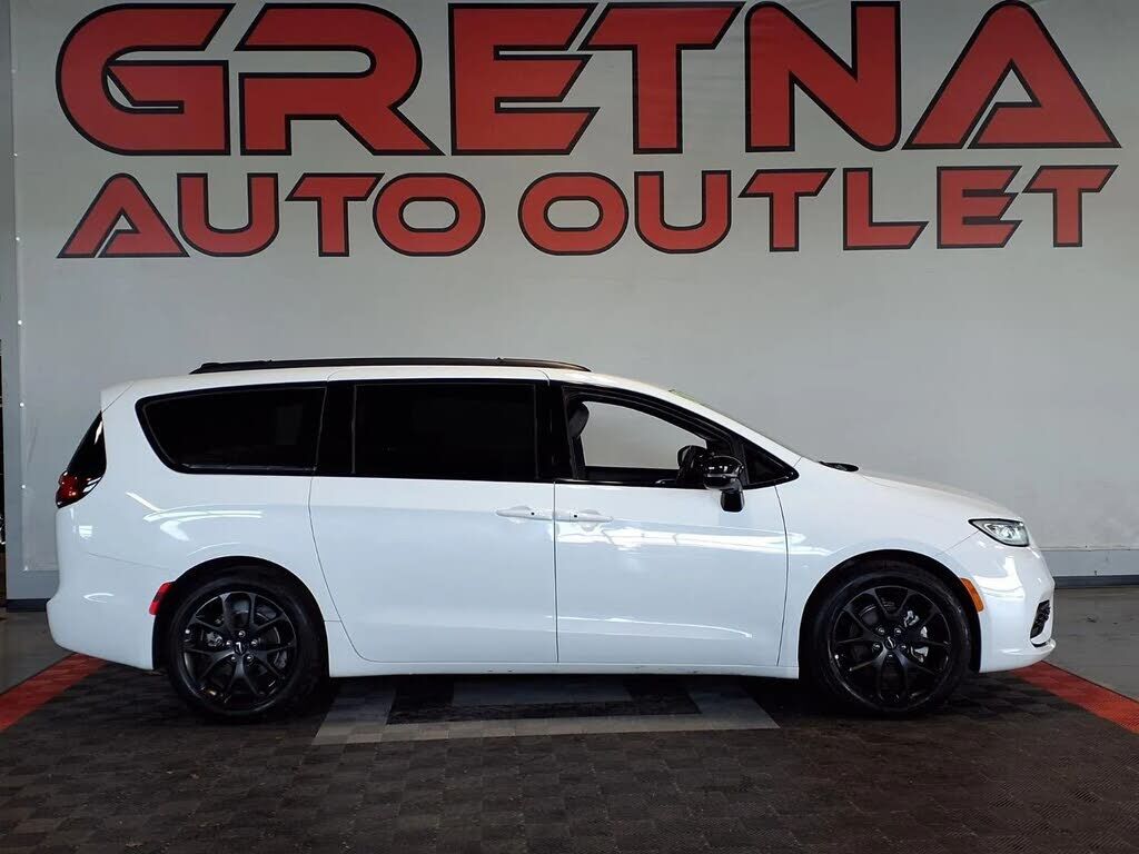 2024 CHRYSLER Pacifica