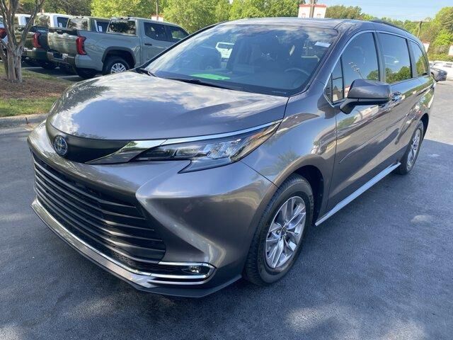 2024 TOYOTA Sienna
