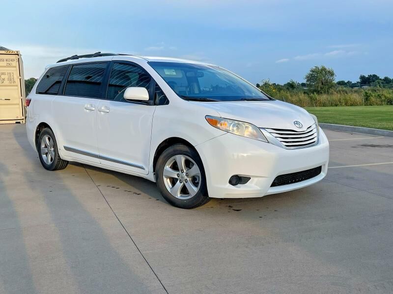 2015 TOYOTA Sienna