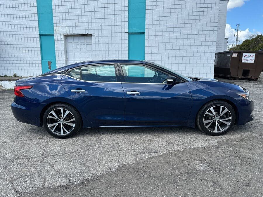 2017 NISSAN Maxima