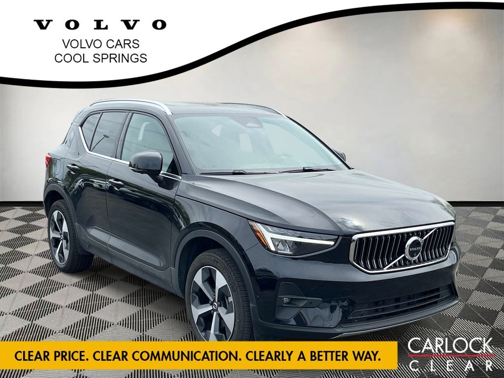 2025 VOLVO XC40