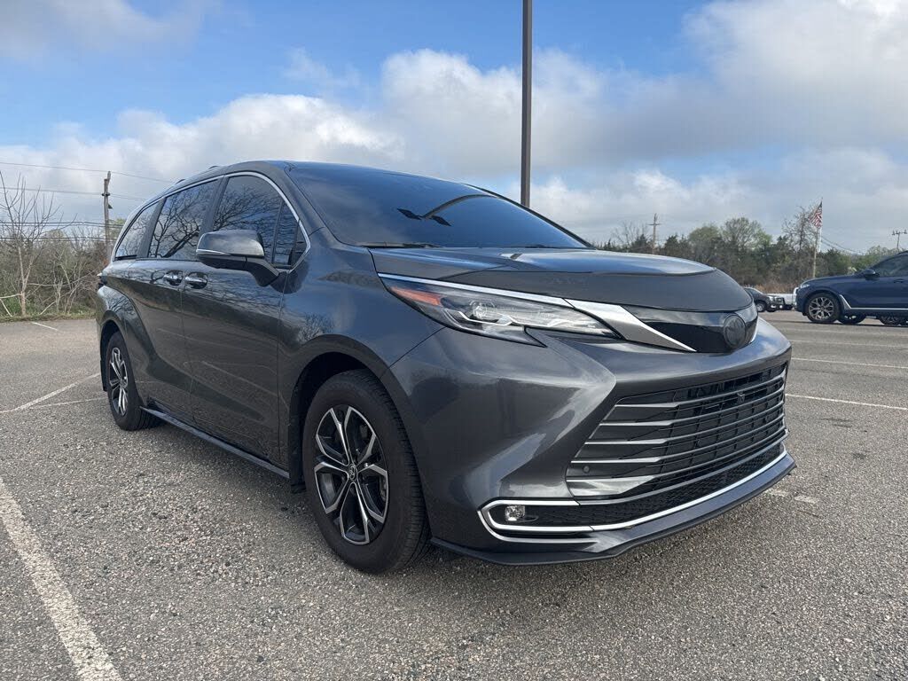 2025 TOYOTA Sienna