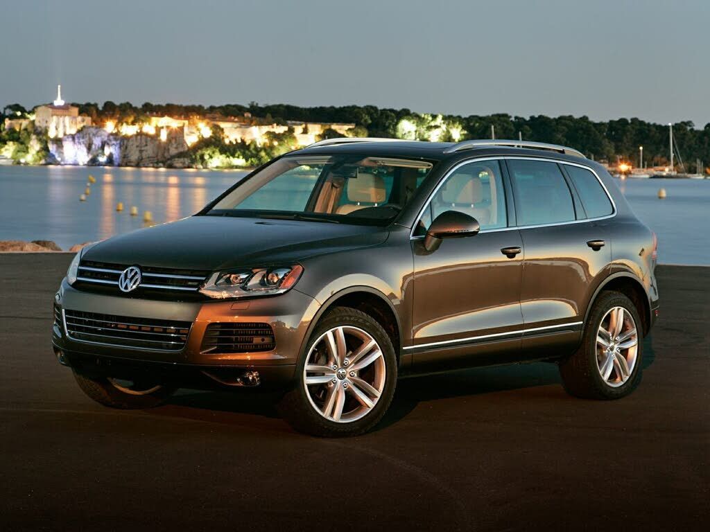 2013 VOLKSWAGEN Touareg
