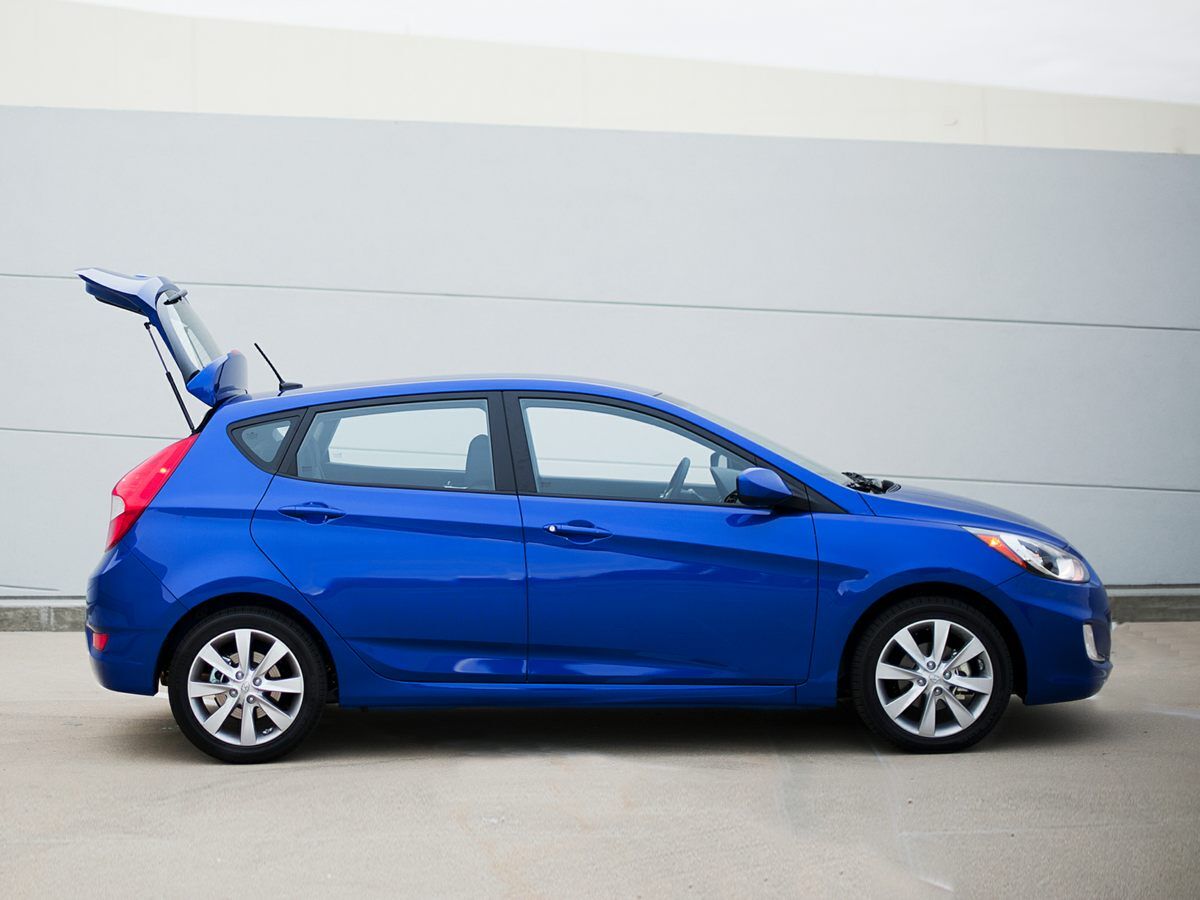 2012 HYUNDAI Accent