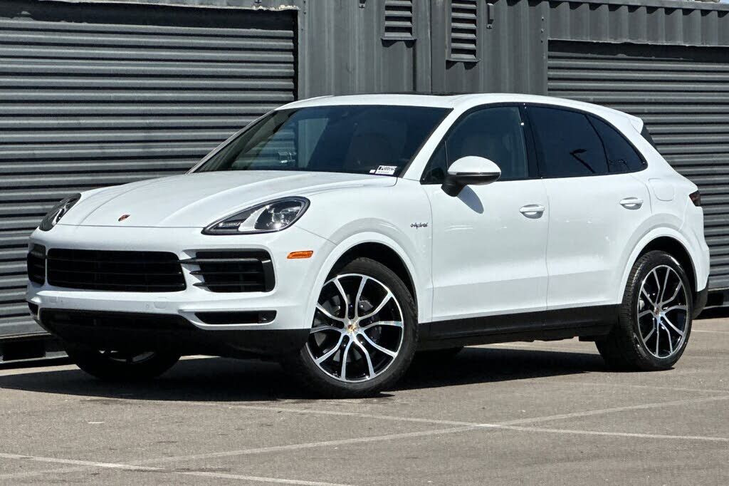 2023 PORSCHE Cayenne