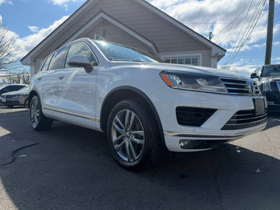2016 VOLKSWAGEN Touareg