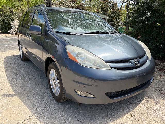2010 TOYOTA Sienna