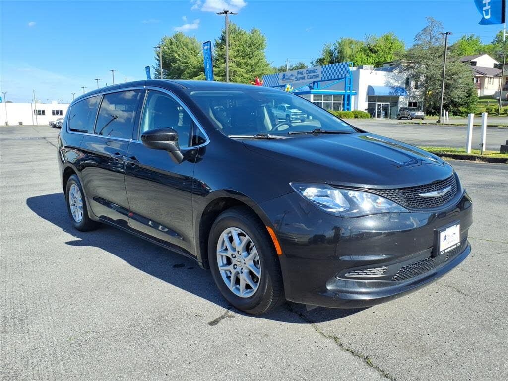 2023 CHRYSLER Voyager