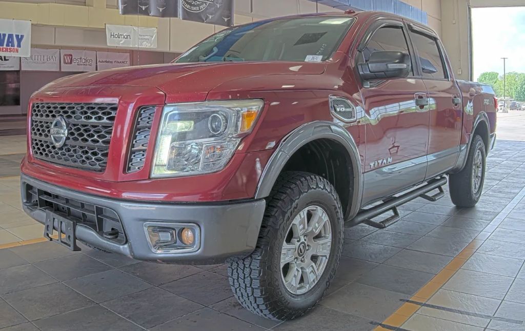 2017 NISSAN Titan