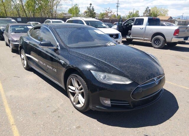 2015 TESLA Model S