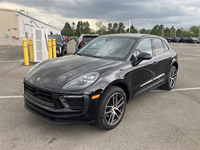 2023 PORSCHE Macan