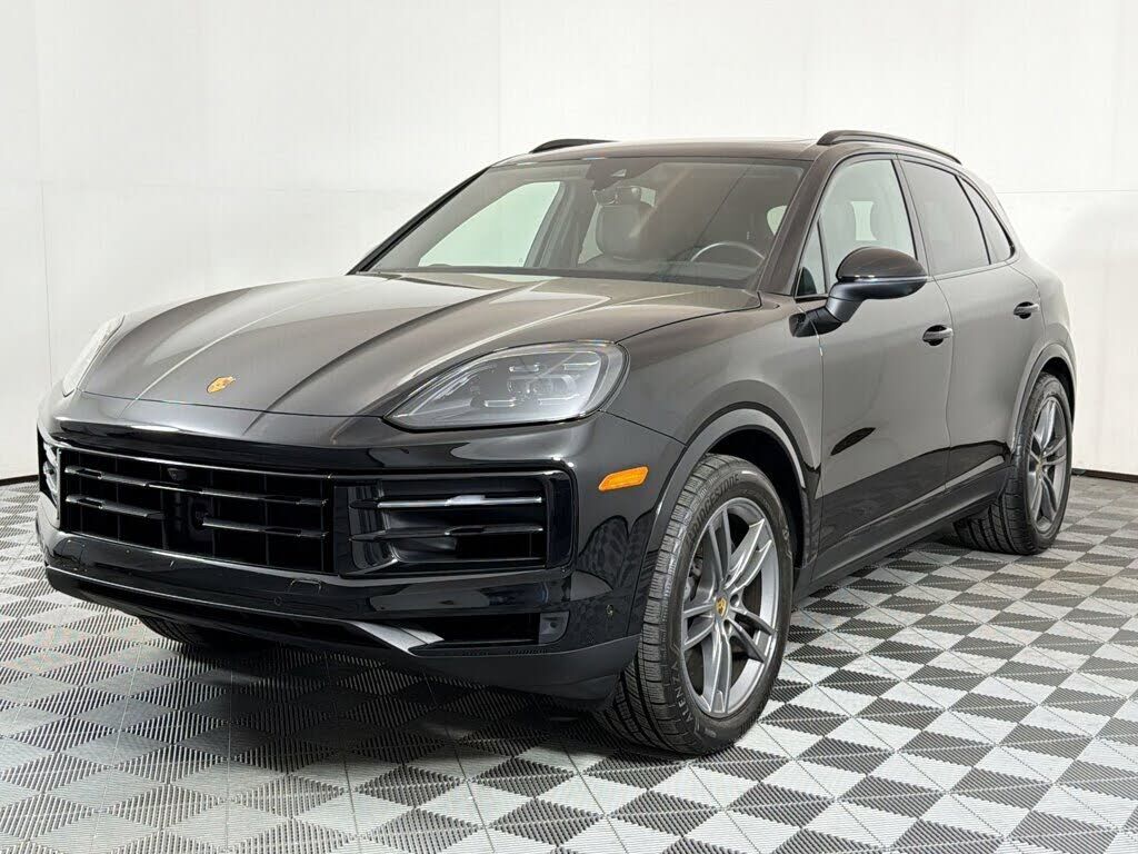 2024 PORSCHE Cayenne