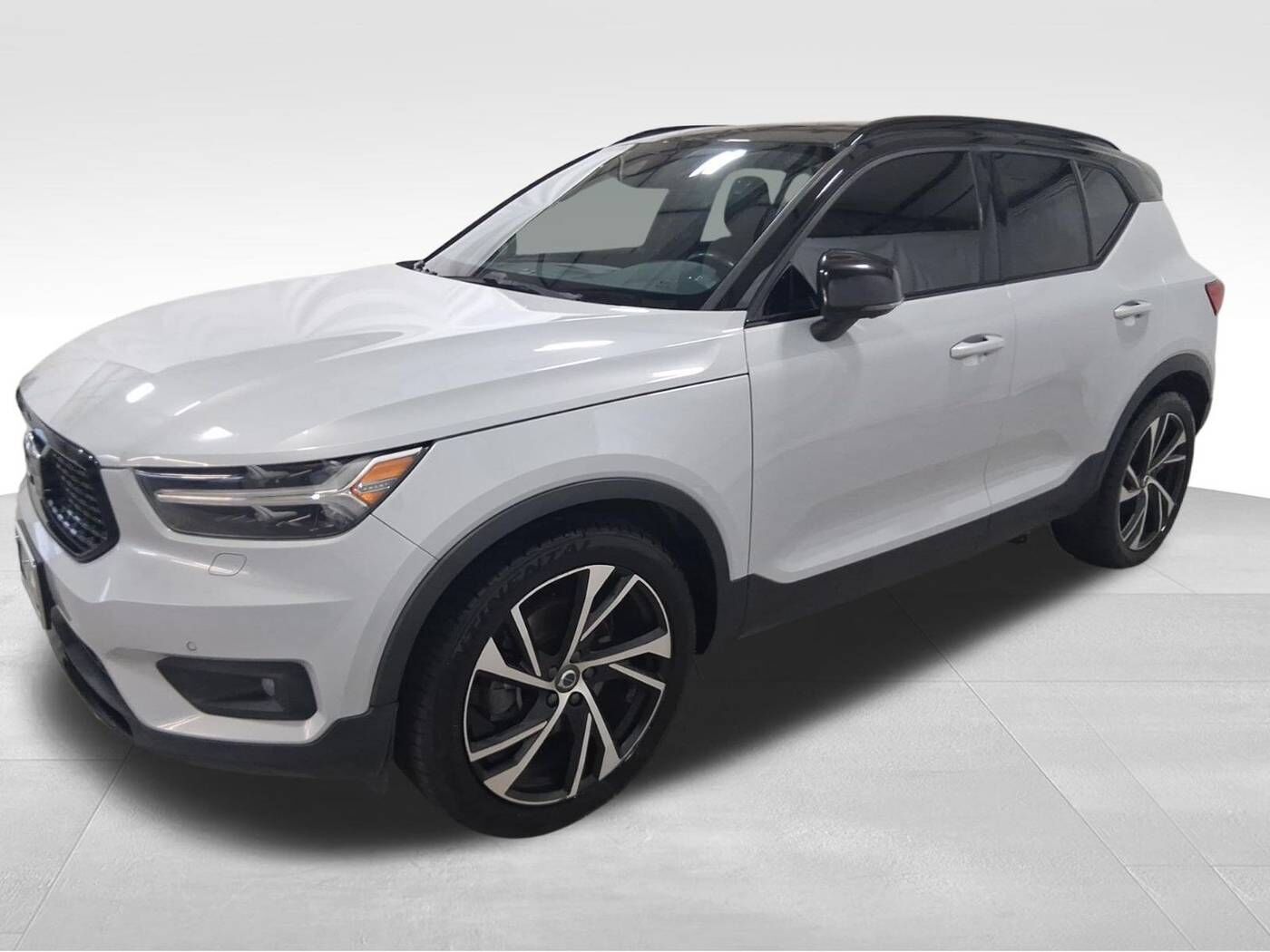 2020 VOLVO XC40