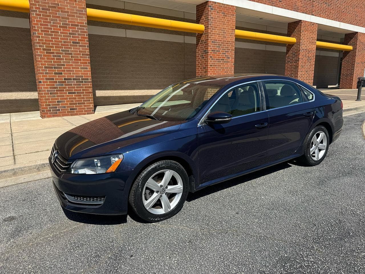 2012 VOLKSWAGEN Passat