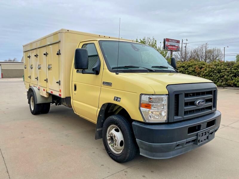 2021 FORD E-450